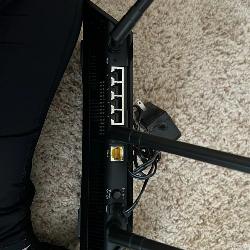 NETGEAR Nighthawk Smart Wi-Fi Router, R6700 - AC1750 - Picture 5 of 6